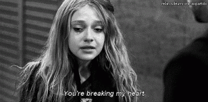 Dakota-Fanning-Crying-Because-Of-a-Broken-Heart-Sad-Gif