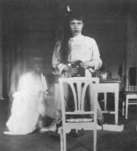 Grand_Duchess_Anastasia_Nikolaevna_self_photographic_portrait